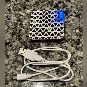 EUC! Anthropologie ban.do Back Me Up! Mobile Charger / Power Bank